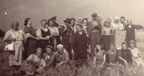 Ábrahám Antalné Mészáros Katalin, Décsi Lajosné Décsi Eszter, Mikusné Szalisznyó Izabella, Szabó Lajos, Katona Kálmán (csöszöre), Czitáné Pinke Etelka, Szalainé Kucsera Mária trafikos néni, x,