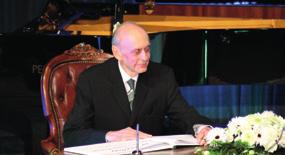 Tehetségével és a kultúrához való hozzáállásával, valamint a különböző rendezvényeken való fellépésével kapocs városunk lakosai között.
