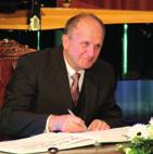 Cena primátora zahŕňa v prípade prvého novorodenca narodeného v danom kalendárnom roku vkladnú knižku na sumu 350 eur a pamätnú listinu opatrenú podpisom primátora a pečaťou mesta, u