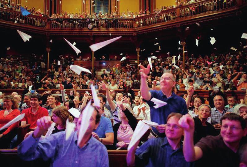 KITEKINTÉS Az eltűnt idő és a 2016-os IgNobel-díjak nyomában A Papírrepülőzés z IgNobel-díjak 26. átadó ünnepségét 2016. szeptember 22-én tartották a Harvard Egyetemen.