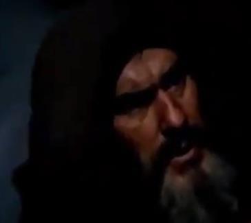 Azt mondják, hogy pyarronban aki keres az talál, teljesen mindegy, hogy mit keres az ember biztos, hogy találni fog. Nobro Silior mester eléggé elhúzta a tanulmányait a Lar-dori egyetem falai között.