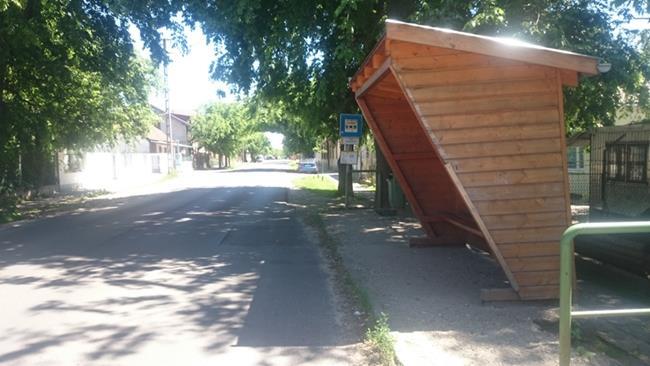 áthelyezve a Kálmán utca és a Vasút utca közé Viszonylatok: 1, 1S, 3, 4i Áthelyezés az Ady Endre út rendezésének keretében Megálló kódja: 27 Felsőgöd vmh.