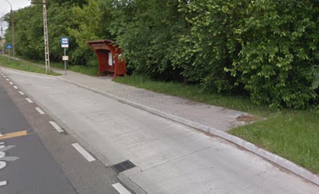 Megálló kódja: 45 Pázmány Péter utca meglévő Volán megálló Megálló felszereltsége Oszlop, tábla: Peron: