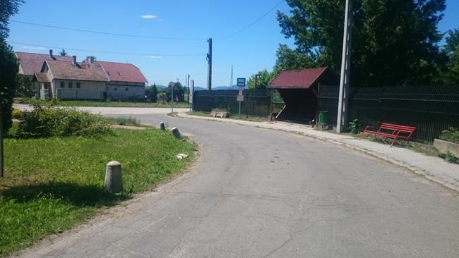 kódja: 14 Újtelep autóbusz-állomás meglévő Volán megálló Megálló felszereltsége Oszlop, tábla: Peron: van