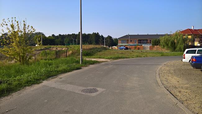 oszlop áthelyezhető Megálló kódja: 29 Gödi termálstrandfürdő új megálló Megálló felszereltsége Oszlop, tábla: Peron:
