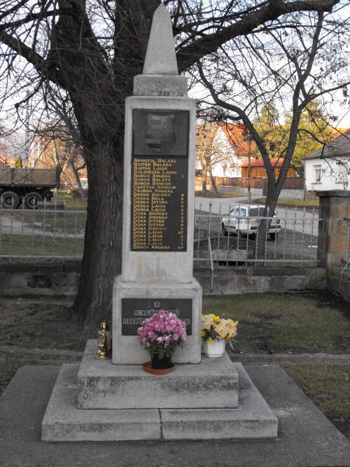 A pincesor harmadik soráról megközelítjük a Berezdi sétány északi végénél található Kőporost (Nótaaréna) is,
