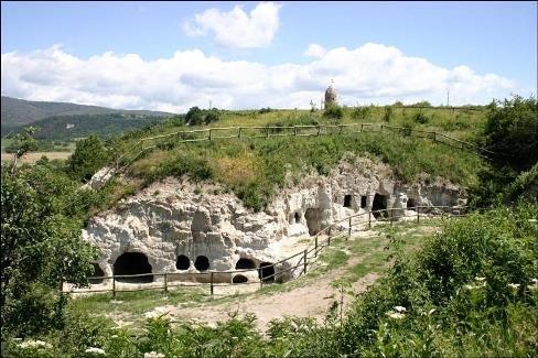 A létesítményben a Subalyuki ősember kiállítóhely tekinthető meg, melynek első termében a bükkaljai kőkultúra geológiai alpjait valamint kultúrtörténeti
