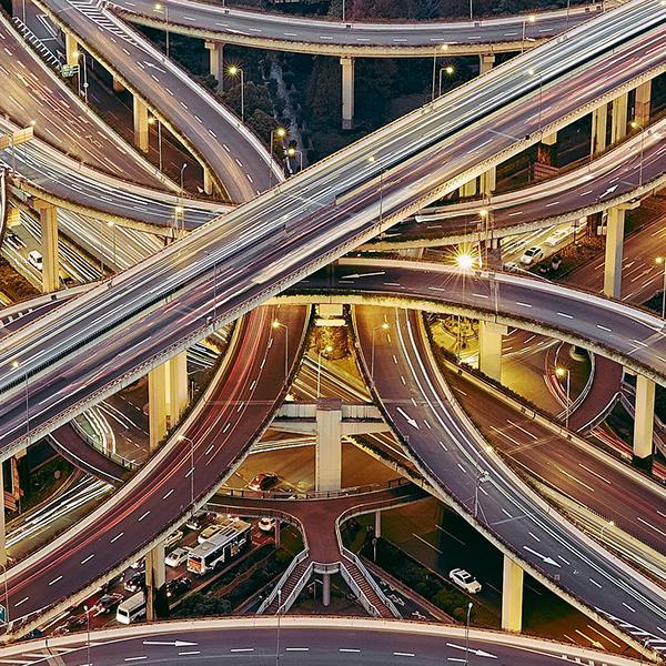 Jövőkép - víziók Stratégia megalkotása Ki kell mozdulni jelenlegi korlátainkból Stabil alap létrehozása évi 100 km-nyi stratégiai útberuházás ~ 10 évig Technológia