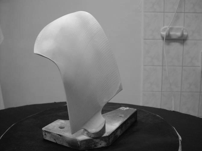 Tanszékünk rendelkezik egy Breuckmann smartscan 3D HE szkennerrel (és természetesen a hozzá tartozó meghajtó és feldolgozó szoftverrel), amelynek segítségével a munkadarab modellje elállítható olyan