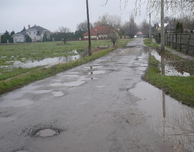 Km1. ábra: Belvízzel elöntött területek A csapadék-vízelvezetés kérdése a városban mindig aktuális, mivel az évekkel ezelőtt kidolgozott vízelvezetési koncepció, lassan de folyamatosan kerül