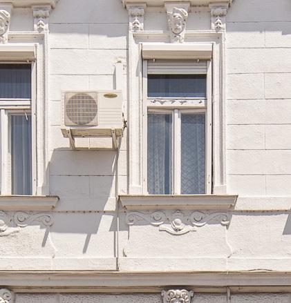 Így a lakók utólag is rácsatlakozhatnak az előre kiépített rendszerre. Legjobb megoldás a központi klímagépház lehet. Antennát csak tetőn javasolt elhelyezni, lehetőleg korlátozott számban.