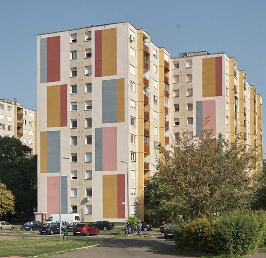- A belső falak átépítésével kétszintes, vagy nagyobb lakások alakíthatók ki.