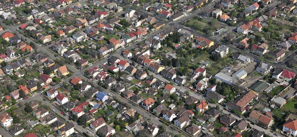 Kedvelt lakóterületi forma, ideális környezet a családok számára is. Ritka lehetőség a nagyvároshoz közel kertes házban élni. Újpest Kertváros már 100 évvel ezelőtt kezdett kiépülni.