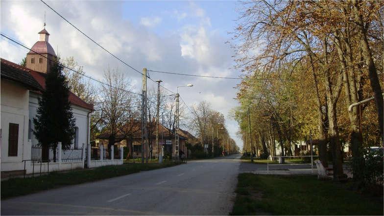 29 TELEPÜLÉSKÖZPONT (TELEPÜLÉSKÖZPONT VEGYES TERÜLETEK) A falu főutcája a Szabadság utca, amelynek központi része a Hősök terén található park környéke.