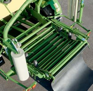 réteg). A 750 mm vagy 500 mm széles fóliához a csomagolóasztalt a a rúdlánc elevátor hajtóművének kapcsolókarjával lehet beállítani.