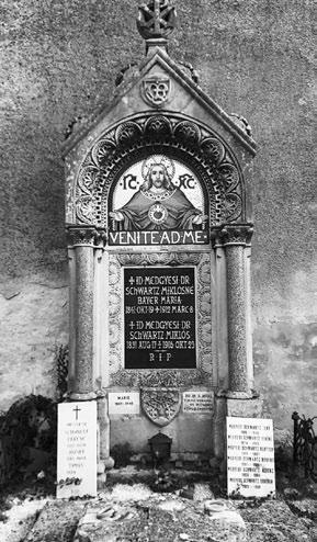 VI. MELLÉKLETEK A Schwartz család kriptája Sopronban. Fotó: Hegedűs Elemér 2. sz.: Raskó Sándor főhadnagy: A m. kir. 7.