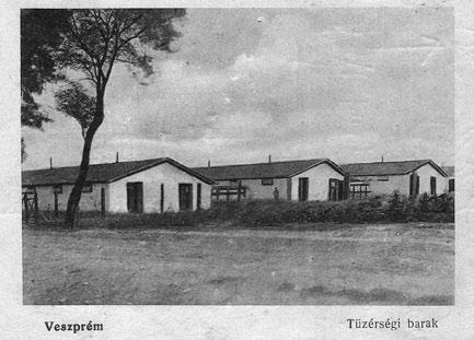II. MOZGÓSÍTÁS (1914) Tüzérbarakkok Veszprémben. Forrás: Balogh Gyula képeslapgyűjteménye narchián keresztül.