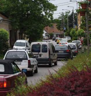 A közlekedési helyzet javítására törekszünk A 11-es főút bevásárlóközponti körforgalmának újraszabályozását kértük: a turbó-lámpás irányítással gördülékennyé vált a közlekedés a csomópontban.