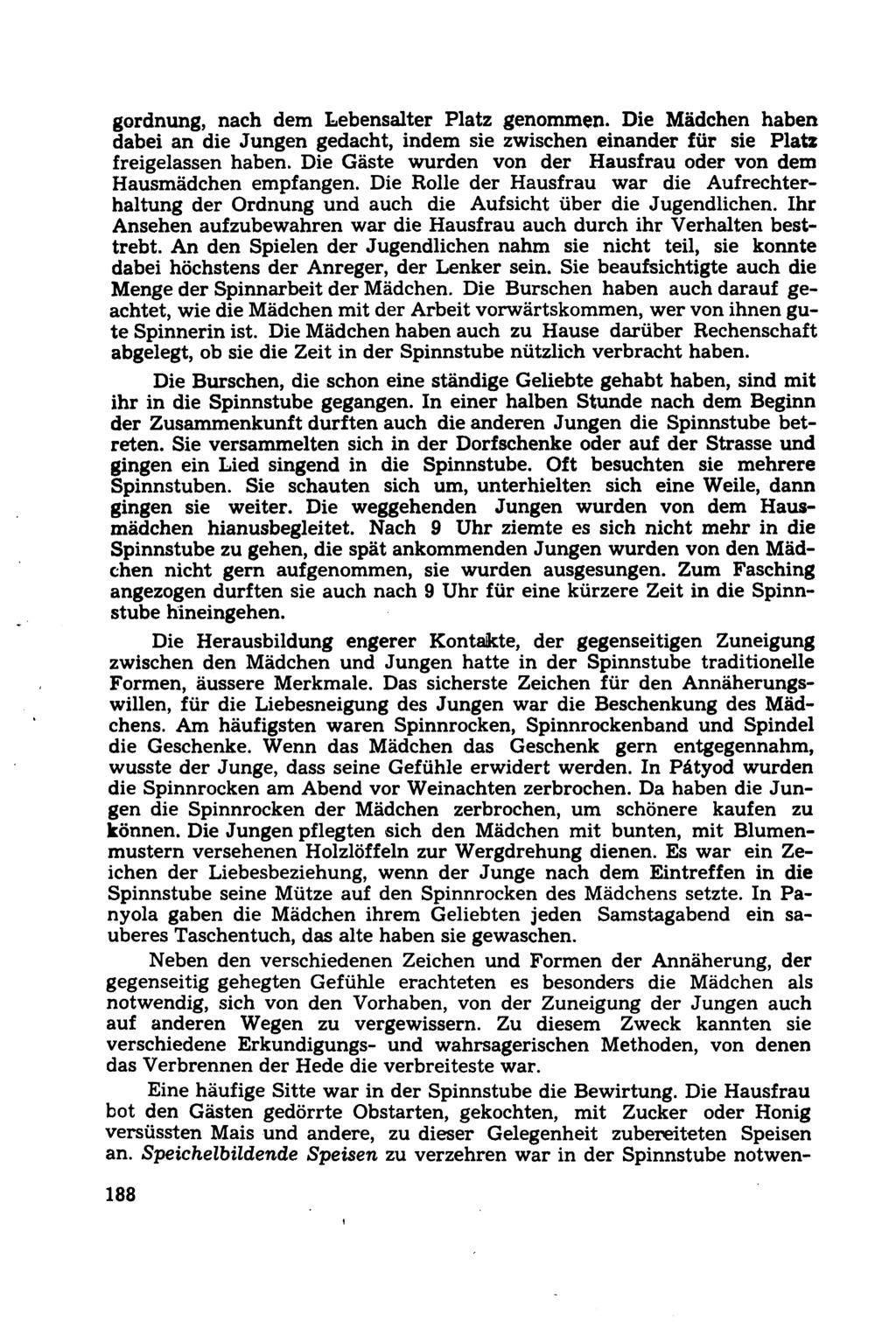 gordnung, nach dem Lebensalter Platz genommen. Die Mädchen haben dabei an die Jungen gedacht, indem sie zwischen einander für sie Platz freigelassen haben.