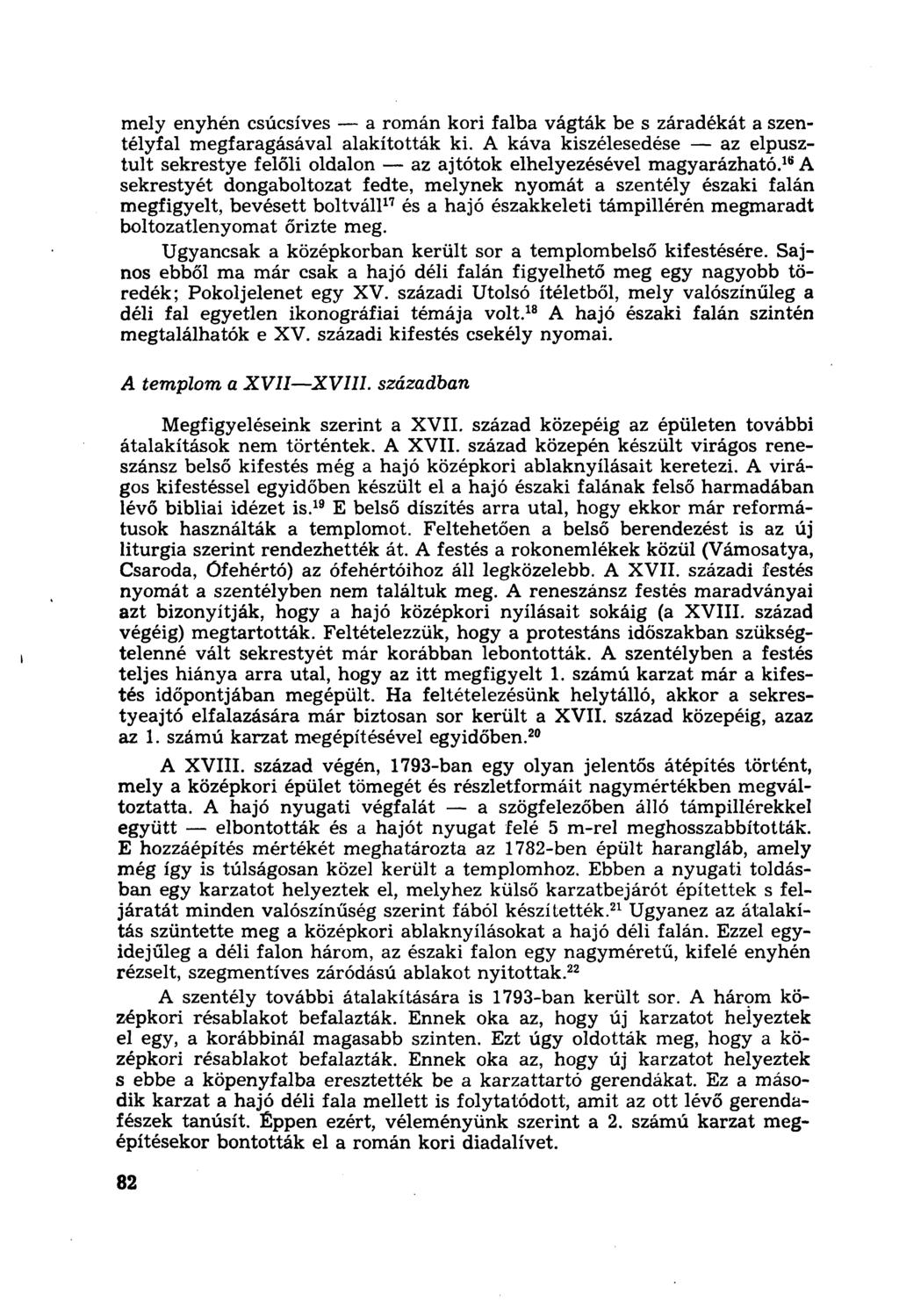 mely enyhén csúcsíves a román kori falba vágták be s záradékát a szentélyfal megfaragásával alakították ki.