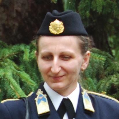 Fazekas Sándor földművelésügyi miniszter gratulál A gomblyuk kitűző és a szalagsáv, Magyar Érdemrend Tisztikereszt Haszpra László, az Országos Meteorológiai Szolgálat szakmai tanácsadója, a Magyar