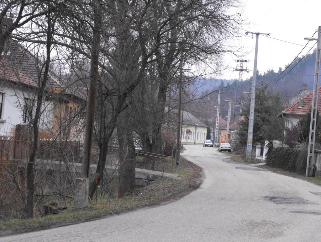 TÖRTÉNETI TELEPÜLÉS, FALUSIAS LAKÓTERÜLET A település szerkezete és kiterjedése gyakorlatilag a XIX. század óta nem változott a korabeli katonai felmérési térkép szerint.