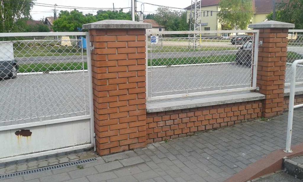 A településen vannak gyakran alkalmazott anyagok vagy formák, amelyek rendszeresen visszatérnek.