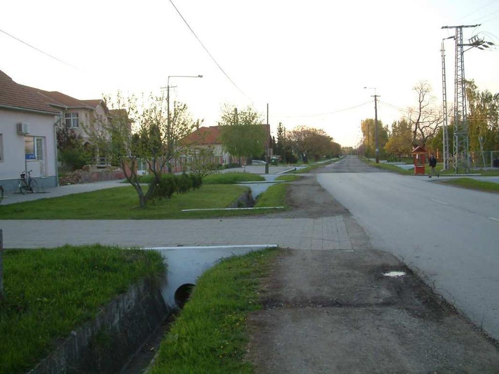 szegélykövek alkalmazásával) szintén jelentős javulást eredményezhet. A település utcái vezetik a tekintetet, felfűzik a települést alkotó elemeket, ezért harmonikus, egységes kialakításuk fontos.