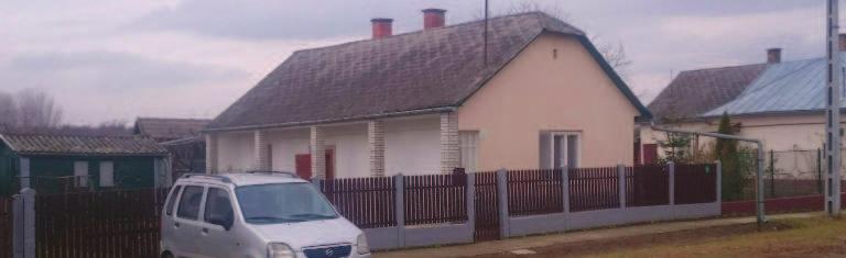 A településközpontban korábban a lakóépületeken volt jellemző mely