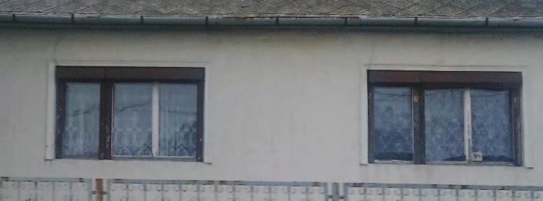 Lakóépületeken, a nyílászáró cserék esetén jó megoldás a középen felnyíló ablak.