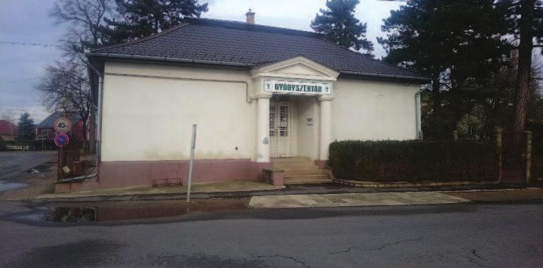a tetőcserép és az ereszcsatorna színével
