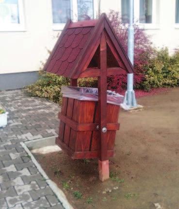 jelzések az épületek homlokzatán.