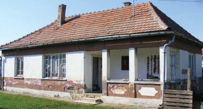 Ezek a terek készülhetnek az épület anyagából vagy fából.
