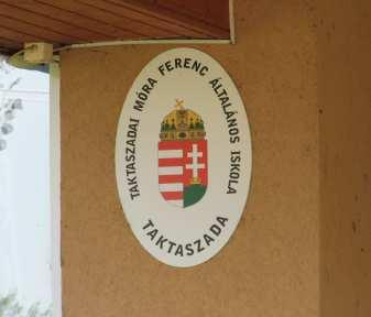 Az igényes, rendezett utcaképhez hozzátartozik az is, hogy hogyan jelennek meg a különböző feliratok, jelzések az épületek homlokzatán.