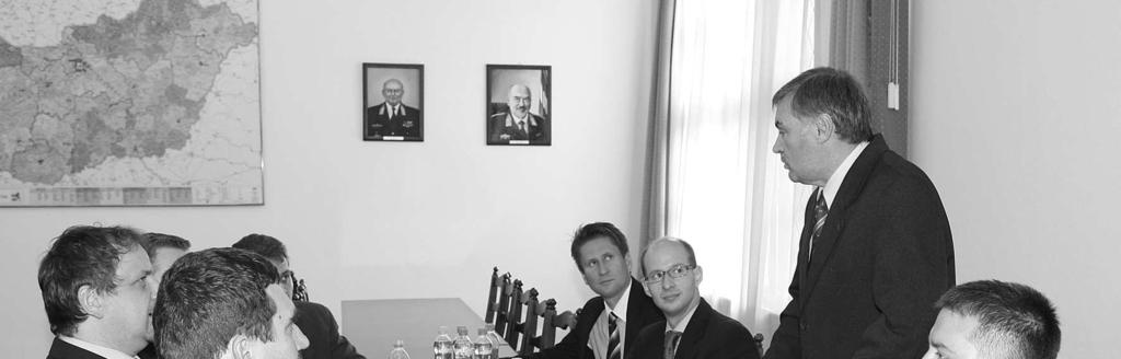 , valamint a Magyar Köztársaság kikiáltásának 22. évfordulója alkalmából a Belügyminisztériumban és a Büntetés-végrehajtás Országos Parancsnokságán.