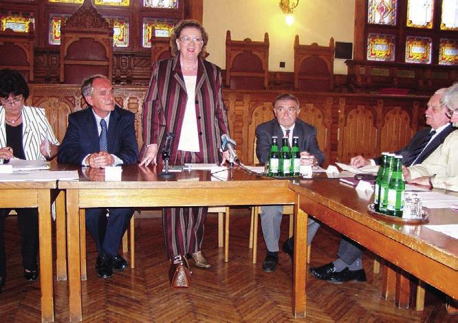Az érettségit követően a Színművészeti Főiskolára és egyetemre is jelentkezett, de egyik helyre sem vették fel.