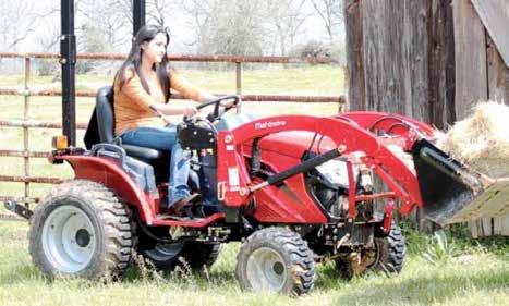 A traktor fejlett hidraulika-rendszerrel rendelkezik, a hárompont emelőberendezés Cat. II. osztályú, 3.110 kg emelőképességre képes.