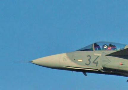 11. ábra. Magyar JAS 39 Gripen harci repülőgépek kötelékrepülése (B.L.) Dr. Hegedűs Ernő A JAS 39 Gripen többfeladatú harci repülőgép II.