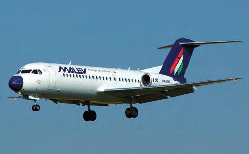 ábra. A Fokker 100-as 17 a MALÉV színeiben Válaszul a BAe 1984-ben Farnborough-ban bejelentette a 146 300-as változat kifejlesztésének megkezdését, mely megőrzi a 200-as kiváló tulajdonságait.