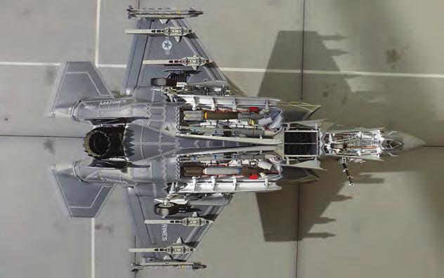 Az F 35 esetében a Sidewinder csak külső füg gesztmény ként van tervbe véve, a Royal Navy viszont szeretné az AIM 132 ASRAAM integrációját megoldani, amihez egy, a bombatérből az indítósínt kinyúló