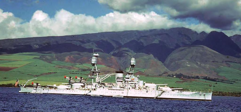 Tanulmányok 9. ábra. A PENNSYLVANIA csatahajó a háború előtti állapotában a Pearl Harbor-i kikötő öblében (G. Á.