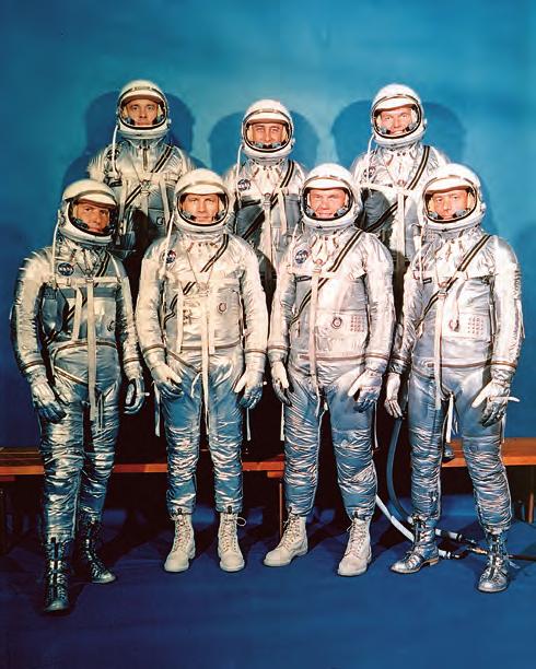 Hihetetlen kitartással 16 évet töltött a NASA szolgálatában, míg az 1975-ös Szojuz Apollo űrkísérletben részt vehetett fényt.