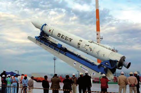 Űrtechnika Sárhidai Gyula Dél-Korea első műholdjának felbocsátása Mintegy két héttel a KNDK első sikeresnek elismert műhold felbocsátása után, a dél-koreai Kari hivatal (Korea Aerospace Research