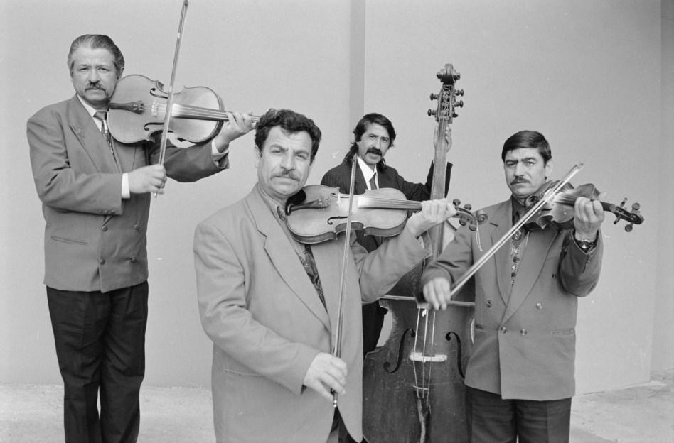 díszítésmódot, amikor az akkord tercét egy egy negyed vagy nyolcad erejéig leváltja a második fokra.