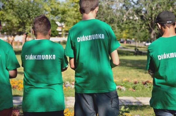 DIÁKMUNKA 2018 Az idén is sikeresen pályázott az önkormányzat a "Nyári diákmunka" elnevezésű munkaerő-piaci programra.