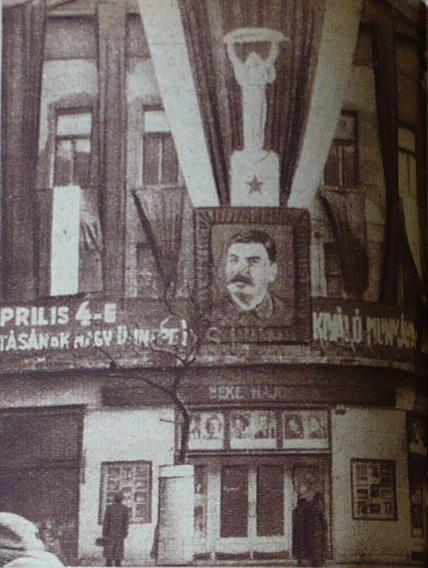 25. kép: A Fővárosi Varieté homlokzati dekorációja 1950. április 4.