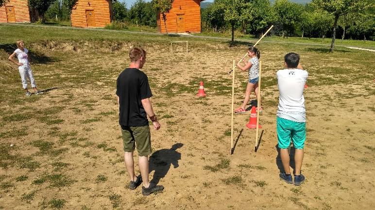Az igen vidám pillanatokat eredményező bobozást követően érkeztünk meg Hercegkútra, a Zemplén Gyermek- és Ifjúsági Táborba. A vacsorát követően egy igen hangulatos tábortűz zárta a napot.