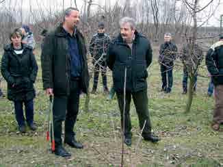 A Professzor Úr a hallgatóságot is bevonta a különféle metszési helyezetek megoldásába, akik véleménye szerint jól vizsgáztak ebből a rendkívül fontos tananyagból.