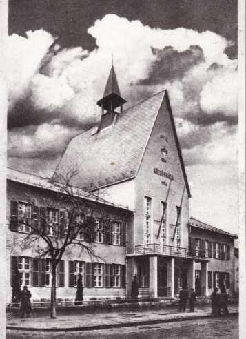 Csepel bemutatása 13 Csepel Városháza - korabeli képeslap 1938-ból (CSHTGY) Csepel Művek (fortepan.hu) Kultúrpalota 1929 (CSHTGY) volt a következménye.