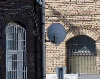 kiegészítő tevékenységeket folytat.